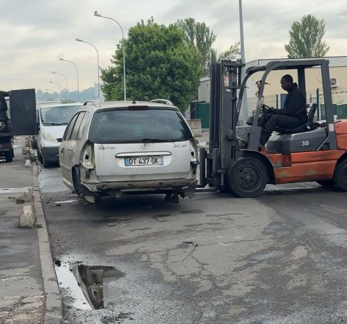 Enlèvement épave gratuit agréé VHU à Montgeron